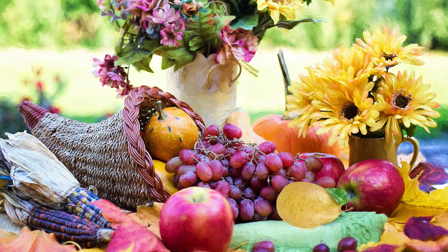 Gobble 'til You Wobble: Thanksgiving Tablescapes and Centerpieces