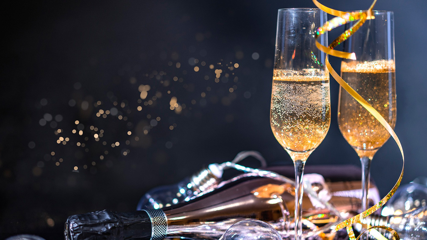 Sparkling Celebrations: Glamorous Decor Ideas for New Year's Eve